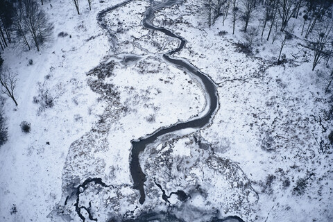 USA, Virginia, Gebirgsbach im Winter mit Eis und Schnee in Highland County, lizenzfreies Stockfoto