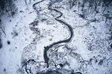 USA, Virginia, Gebirgsbach im Winter mit Eis und Schnee in Highland County - BCDF00384