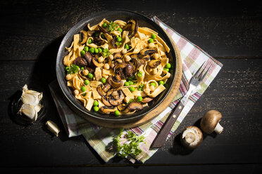 Ribbon noodles with Crimini Mushrooms, peas and chickpeas - MAEF12774