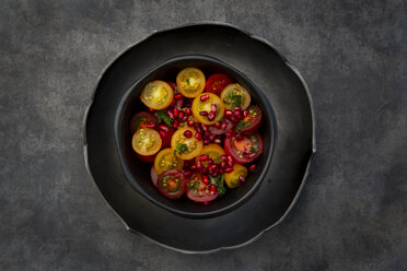 Orientalischer Tomatensalat mit Granatapfelkernen und Minze - LVF07697