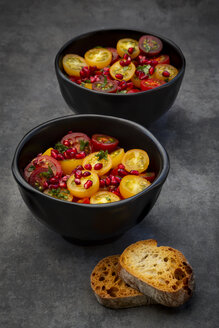 Orientalischer Tomatensalat mit Granatapfelkernen und Minze - LVF07700