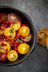 Orientalischer Tomatensalat mit Granatapfelkernen und Minze - LVF07701