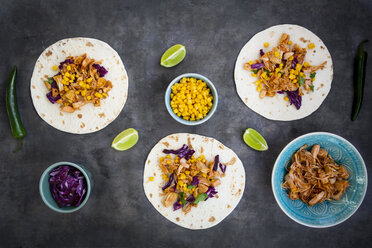 Wraps with marinated jackfruit, maize, red cabbage, coriander, lime and chili - LVF07704