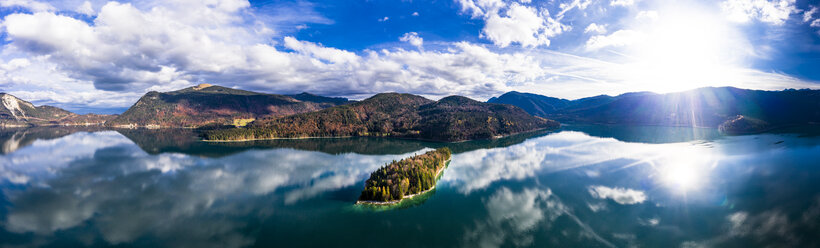 Deutschland, Oberbayern, Walchensee, Luftaufnahme der Insel Sassau - AMF06751