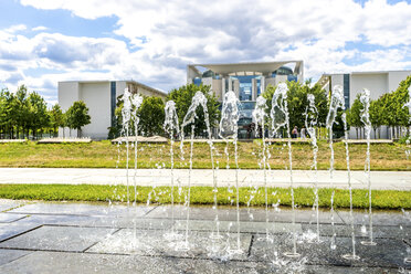 Germany, Berlin, view to chancellor's office and fountain - PUF01363