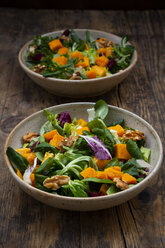 Gemischter grüner Salat mit Hokkaidokürbis und Walnuss - LVF07719