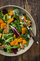 Mixed green salad with hokkaido pumpkin and walnut - LVF07720