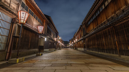 Lanterns and street at night in Higashi Chayagai, Kanazawa, Japan. - MINF10074
