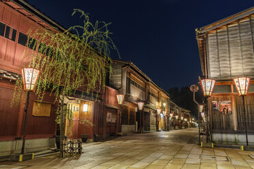 Lanterns and street at night in Higashi Chayagai, Kanazawa, Japan. - MINF10076