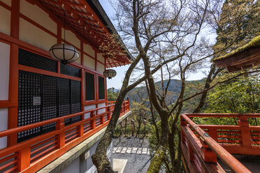 Außenansicht eines Tempels außerhalb von Kyoto, Japan. - MINF10077