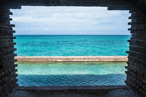 USA, Florida, Florida Keys, Dry Tortugas National Park, Pier um Fort Jefferson - RUNF01015