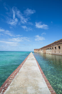 USA, Florida, Florida Keys, Dry Tortugas National Park, Pier um Fort Jefferson - RUNF01027