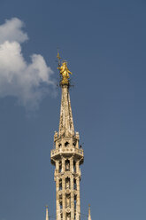 Italien, Mailand, goldene Madonna auf der Spitze des Mailänder Doms - PC00390