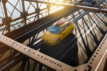 USA, New York City, Brooklyn, driving yellow cab on Brooklyn Bridge - GCF00236