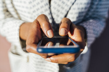 Hands of woman using smartphone, close up - BOYF01315