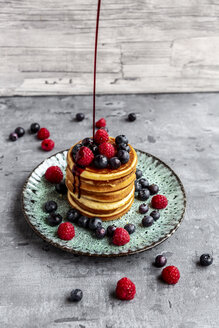 Pancakes with blueberries, raspberries and black currant sirup - SARF04073