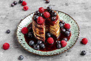 Pancakes with blueberries, raspberries and black currant sirup - SARF04077