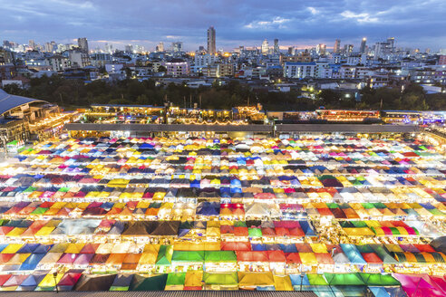 Thailand, Bangkok, Ratchada Rot Fai Nachtmarkt - WPEF01355