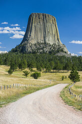 USA, Wyoming, Devils Tower National Monument - RUNF01050