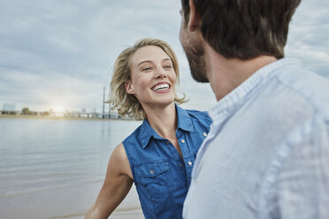 Germany, Duesseldorf, happy young couple at Rhine riverbank - RORF01670