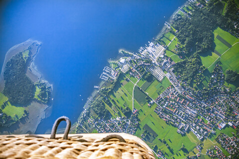 Deutschland, Bayern, Chiemgau, Luftbild Chiemsee, Prien, Blick aus dem Luftballon, lizenzfreies Stockfoto