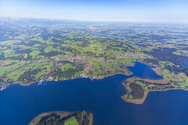 Germany, Bavaria, Chiemgau, Aerial view of Lake Chiemsee, Prien and Rimsting, Schafwaschener Winkel, Peninsula Sassau - MMAF00802