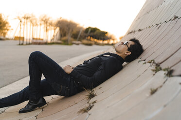Fashionable young man relaxing - AFVF02336