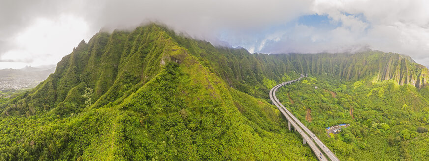 USA, Haswaii, Kaneohe, Kaneohe Forest Reserve, John A. Burns Freeway - FOF10260