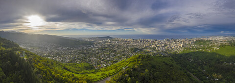 USA, Haswaii, Oahu, Honolulu, view from Tantalus Lookout at sunrise, Puu Ualakaa State Park stock photo