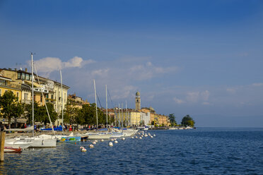 Italien, Lombardei, Gardasee, Salo, Uferpromenade - LBF02344