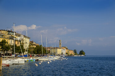 Italy, Lombardy, Lake Garda, Salo, waterfront promenade - LBF02344