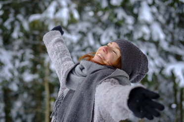 Happy teenage girl enjoying the winter - LBF02352