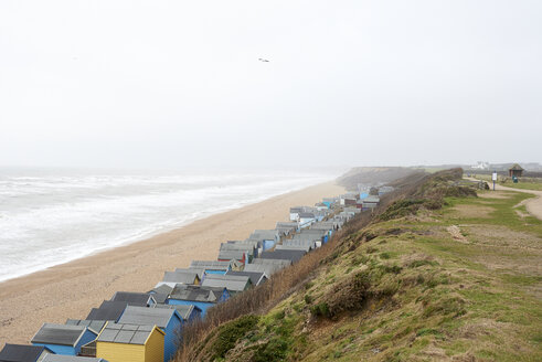 Vereinigtes Königreich, Milford on Sea, Strand im Winter - IGGF00751