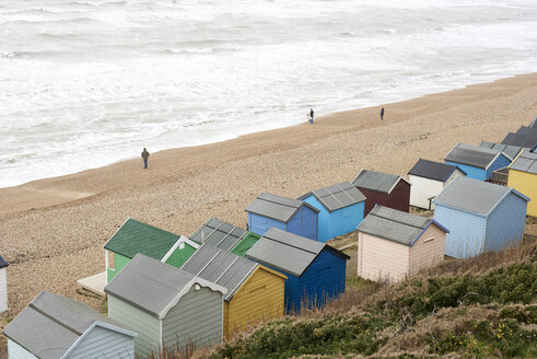 Vereinigtes Königreich, Milford on Sea, Strand im Winter - IGGF00752