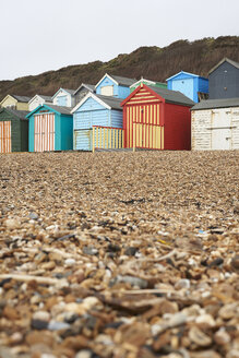 Vereinigtes Königreich, Milford on Sea, Strand im Winter - IGGF00753