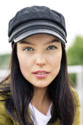 Portrait of a young woman with cap, looking cool - PESF01259