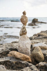 Italy, Sicily, Vendicari nature reserve, cairn on the beach - MAMF00380