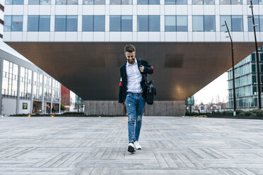 Stylish businessman walking in the city - JRFF02610