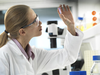 Scientist preparing a sample in a vial ready for analysis in the laboratory - ABRF00305