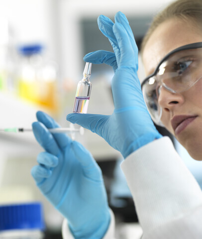 Pharmaceutical Research, Scientist preparing a new drug for testing in the laboratory stock photo