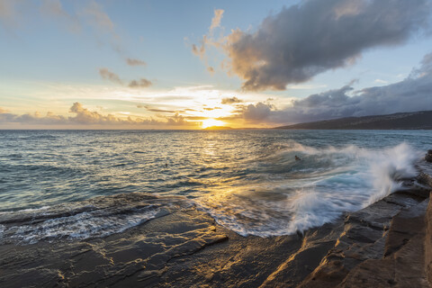 USA, Hawaii, Oahu, Chinesische Mauer bei Sonnenuntergang, lizenzfreies Stockfoto