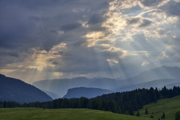 Rays of light break through clouds, Dolomites, Italy - RUEF02091