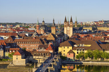 Deutschland, Bayern, Franken, Würzburg, Historische Altstadt - RUEF02097