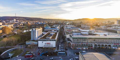 Deutschland, Stuttgart, Einkaufsmeile Koenigstrasse bei Sonnenuntergang - WDF05076