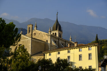 Italien, Dolomiten, Trentino-Südtirol, Arco, Collegiata dell'Assunta - LBF02361