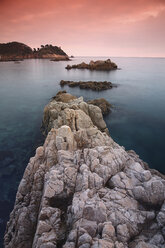 Spain, Cala S'Alguer, Costa Brava, sunset - DSGF01805