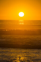 USA, California, Del Mar, pacific ocean at sunset - RUNF01133