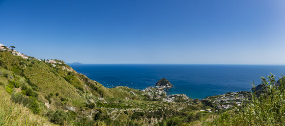 Italien, Kampanien, Ischia, Forio, Blick auf Sant'Angelo - AMF06776