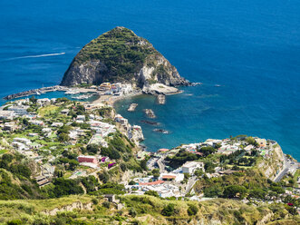 Italien, Kampanien, Ischia, Forio, Blick auf Sant'Angelo - AMF06778