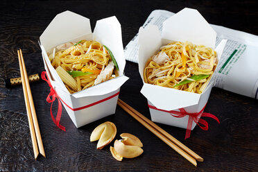 Still life with chinese noodles in takeaway boxes, asian takeaway food - CUF48501